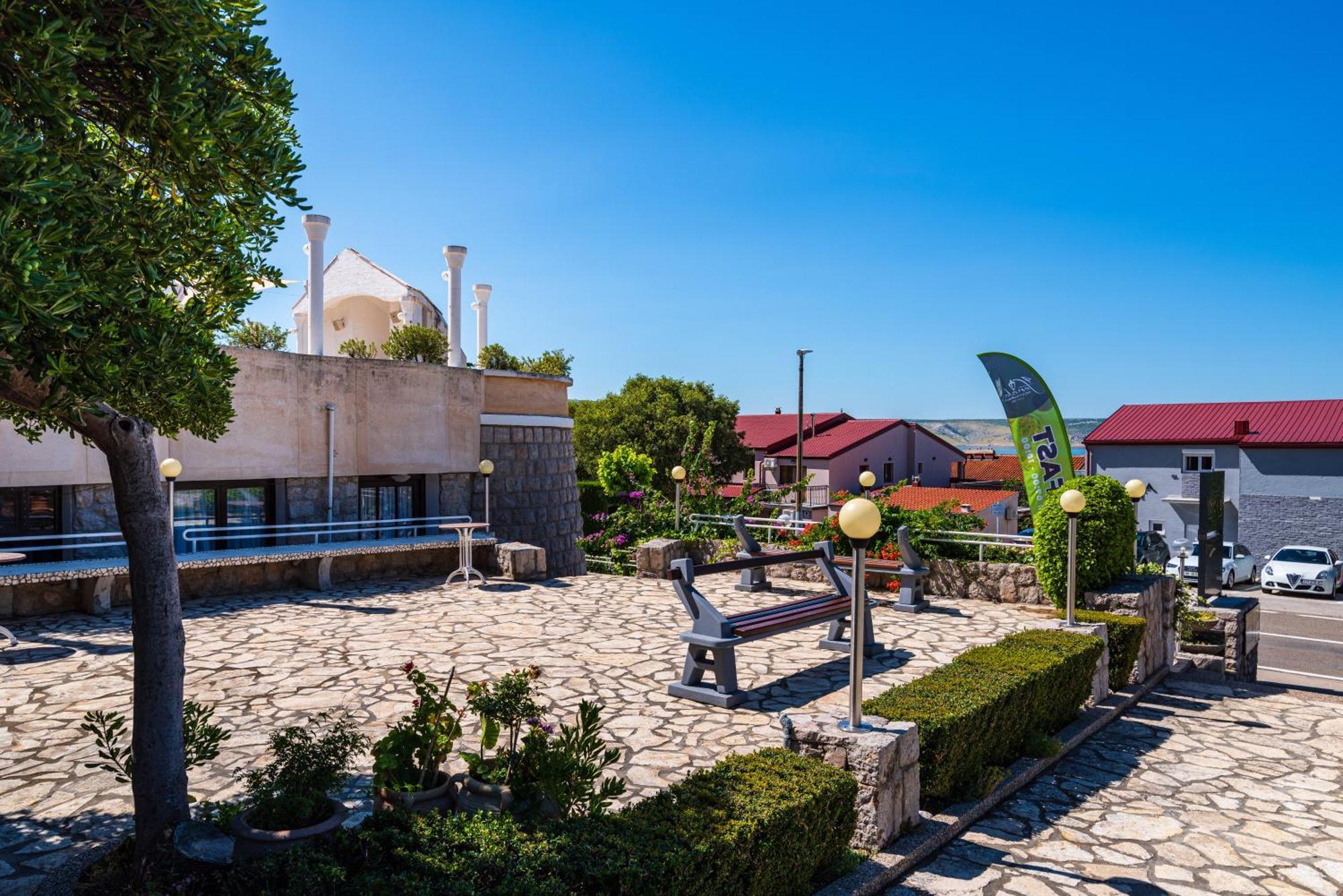 Hotel Vicko Starigrad Paklenica Extérieur photo